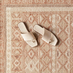 Ekaja Hand-Knotted Accent Rug